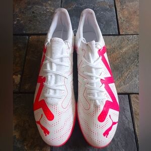 Puma original white and pink athletic and soccer shoes